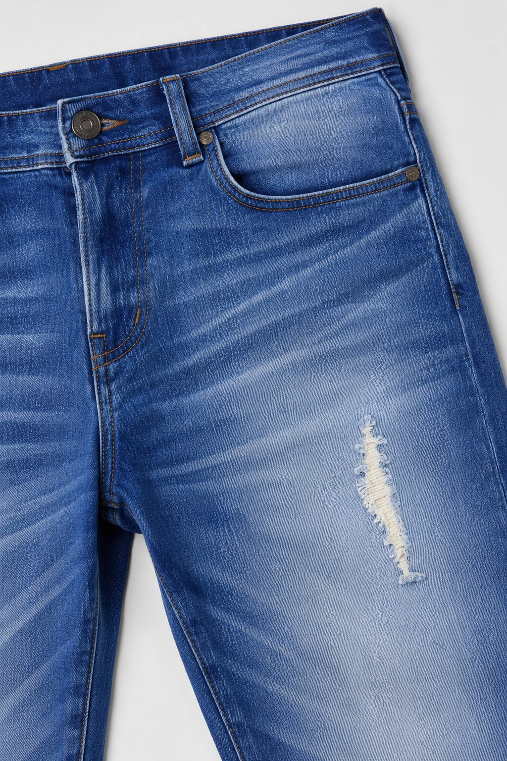 Detail ripped dan distressing