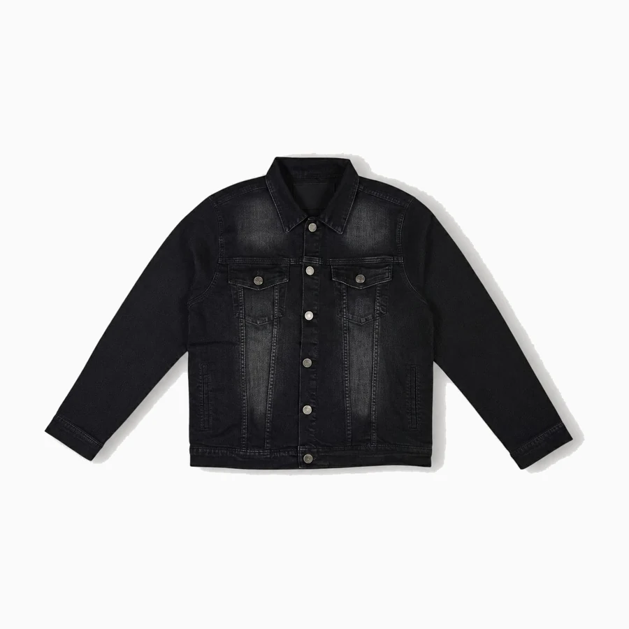 Jaket denim hitam model trucker dengan wash gelap