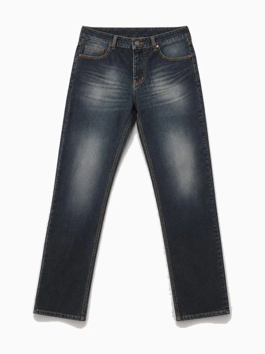 Jeans pria potongan regular fit warna indigo gelap dengan efek wash pada paha