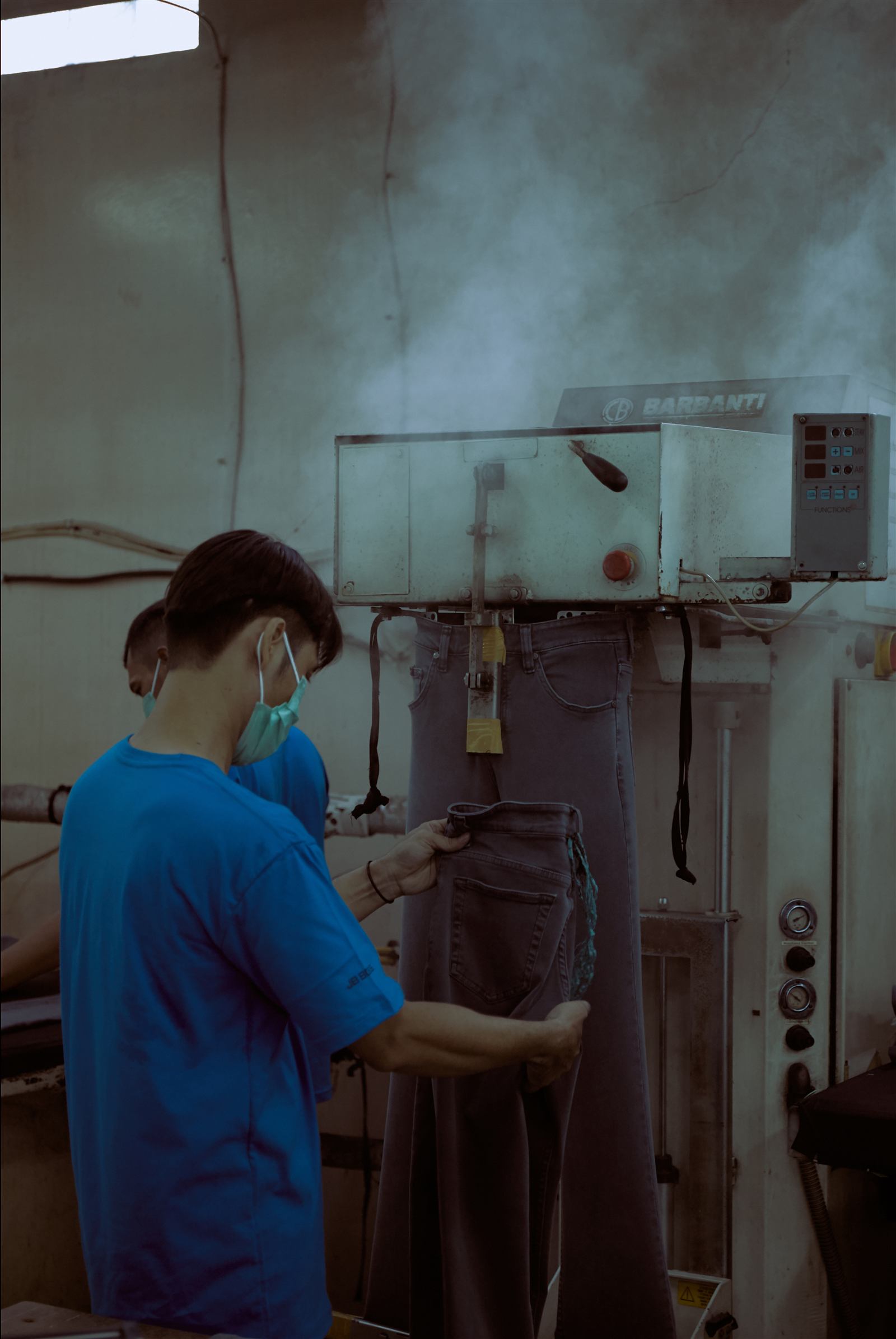 Proses steamer dan finishing pada jeans